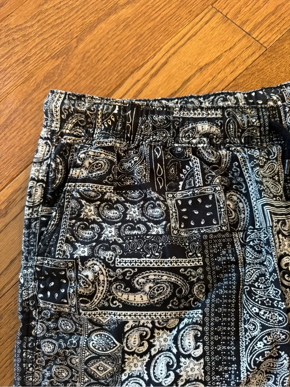 Black Bandana Paisley Cotton H&M Shorts Size L Obsidian